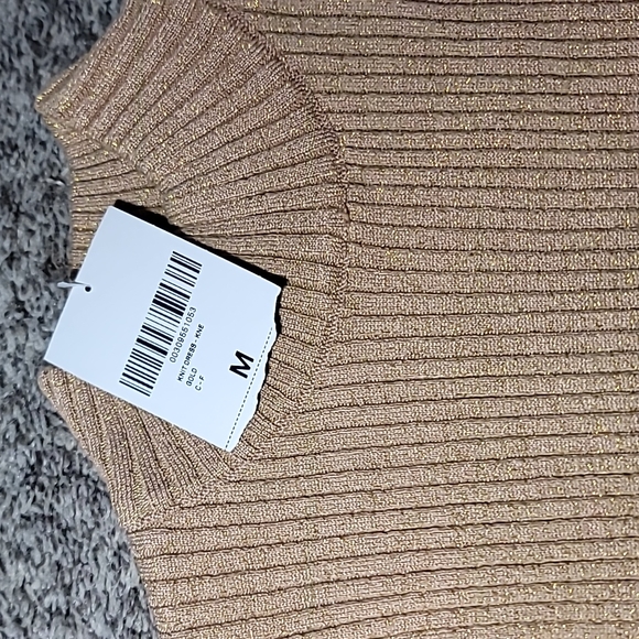 STUNNING GOLD METALLIC MOCK NECK KNIT DRESS - Picture 2 of 5